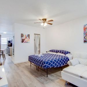 Private Ocean Dr Apt W/2 Queen Beds, Steps 2 Beach